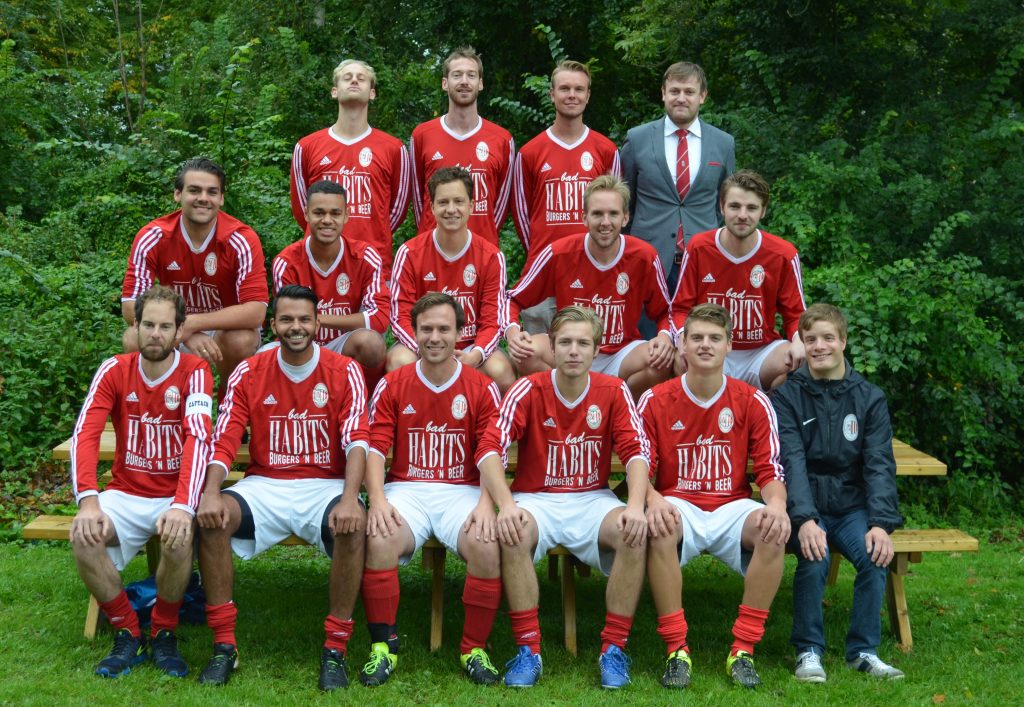 Selectie Jong LSVV, seizoen '17/'18. Bovenste rij v.l.n.r.: Daniël Bartelds, Job Tamminga, Jorik van der Wal, Maurits Niemeijer. Middelste rij: Frank de Jong, Tim Kuijsten, Constantin Müller, Ward Karssemeijer, Gerwen Bonte. Onderste rij: Paul Mos, Jeroen Wildenbeest, Johan IJzerman, Bastian van Eijsden, Jens Wind, Arnout Nelemans. Niet op de foto: Jort Cuperus, Jules Heuberger, Peter Kamp, Jaimy van der Meer, Stefan de Weger, Johan Niemeijer.