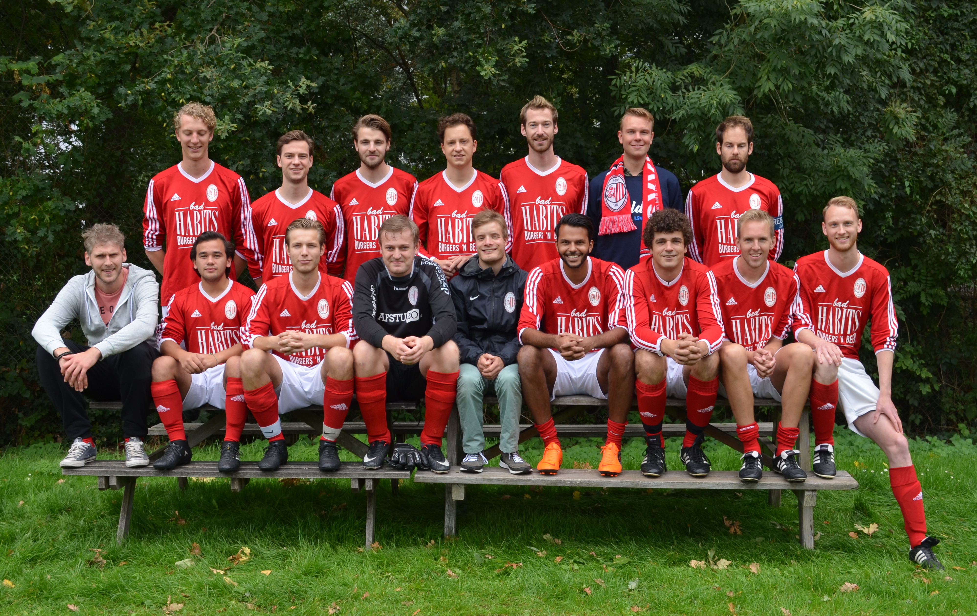 Selectie Jong LSVV, seizoen '17/'18. Bovenste rij v.l.n.r.: Daniël Bartelds, Job Tamminga, Jorik van der Wal, Maurits Niemeijer. Middelste rij: Frank de Jong, Tim Kuijsten, Constantin Müller, Ward Karssemeijer, Gerwen Bonte. Onderste rij: Paul Mos, Jeroen Wildenbeest, Johan IJzerman, Bastian van Eijsden, Jens Wind, Arnout Nelemans. Niet op de foto: Jort Cuperus, Jules Heuberger, Peter Kamp, Jaimy van der Meer, Stefan de Weger, Johan Niemeijer.