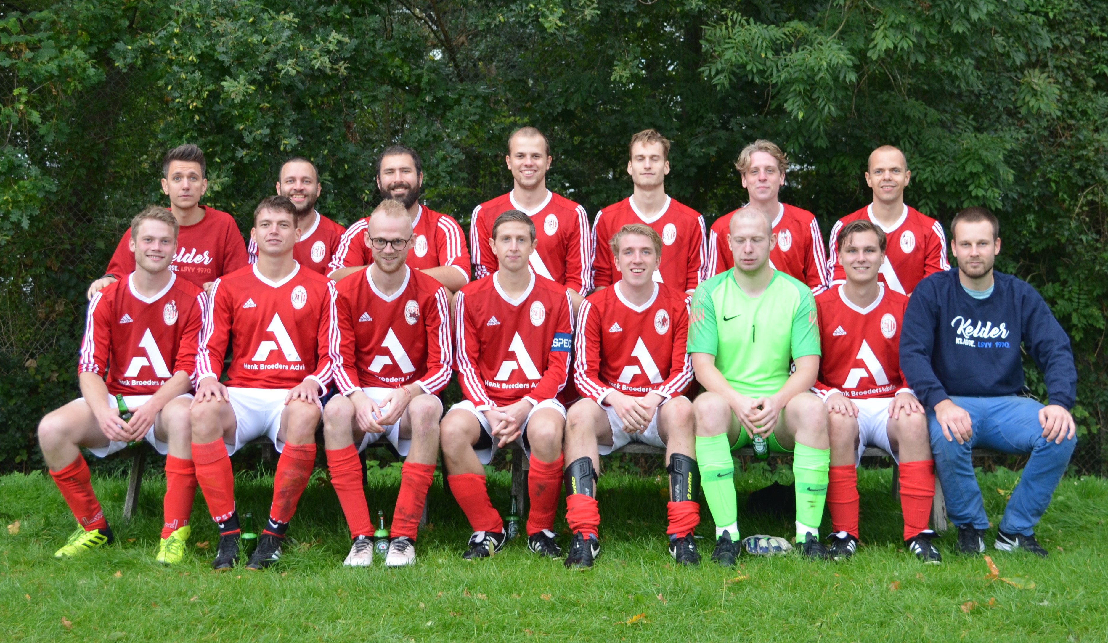 Selectie LSVV 4, seizoen '17/'18. Bovenste rij v.l.n.r.: Jos Vos, Ard Zomer, Bram Surewaard, Bart Goudzwaard. Middelste rij: Willard de Wit, Kilian van Buuren, Joey van der Wijngaard, Rik Passchier. Onderste rij: Job de Vries, Hein Parleviet, Leander van Vliet, Stephen Teeuwen, Camiel Marijnissen, Sander Klaver. Niet op de foto: Mischa Buiting, Christopher van Duijn, Jaco Evers, Hessel Huijser, Rune Janssens, Roelof Juffermans.